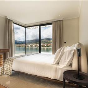 Selection of 5 bedroom seafront villas with pool on Ciovo near Trogir, sleeps 10